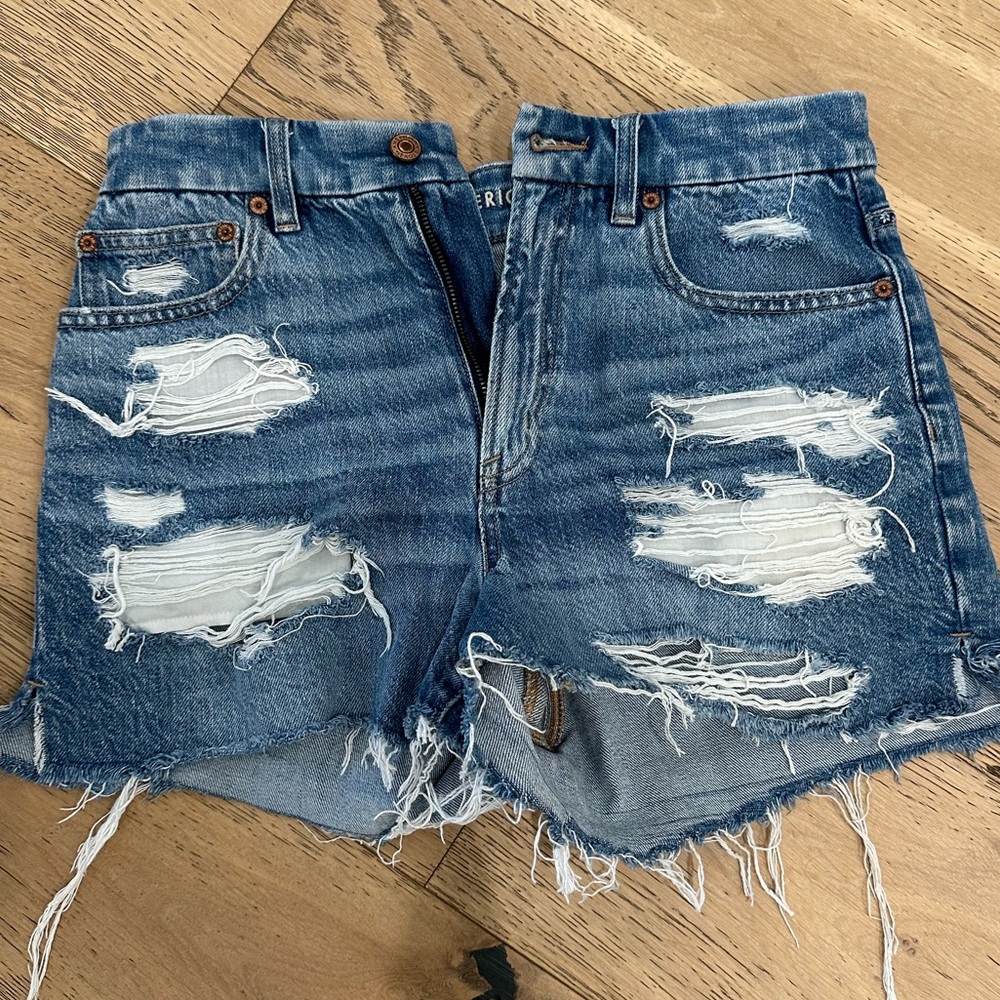 American Eagle Distressed Denim Shorts – Size 8